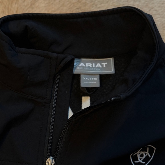 Ariat Black Vest with Logo - Picture 3 of 3